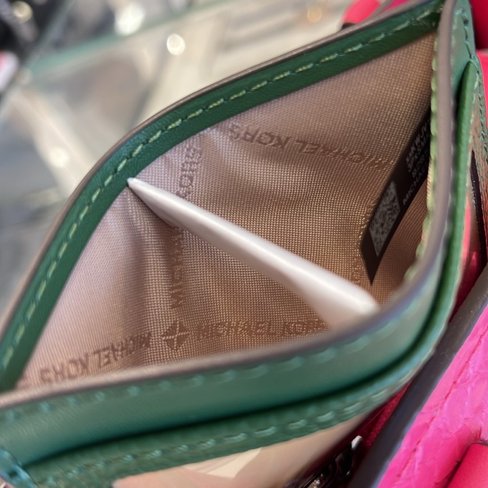 MICHAEL KORS
Large Pebbled Leather Card Holder Case
Fern Green 
NWT - Picture 8 of 16